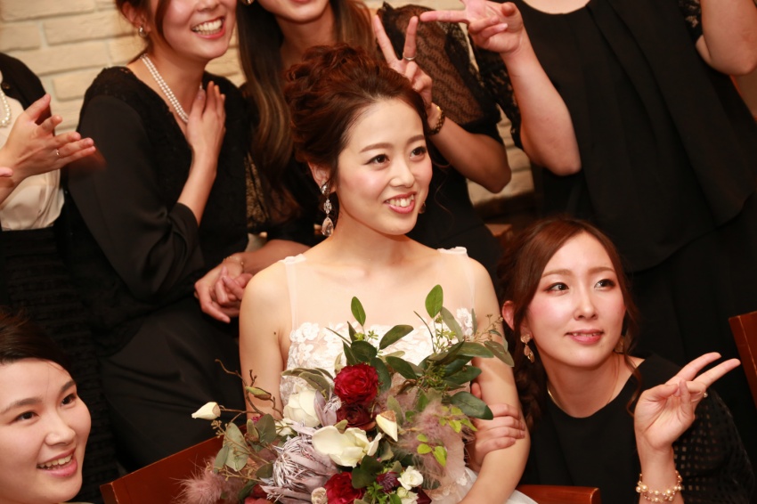 海浜幕張 木のぬくもりが感じられる温かな雰囲気の結婚式二次会会場 Azzurro5海浜幕張 結婚式二次会1 5次会幹事代行 公式ブログ 結婚式二次会1 5次会 幹事代行 ヴェルニウェディング
