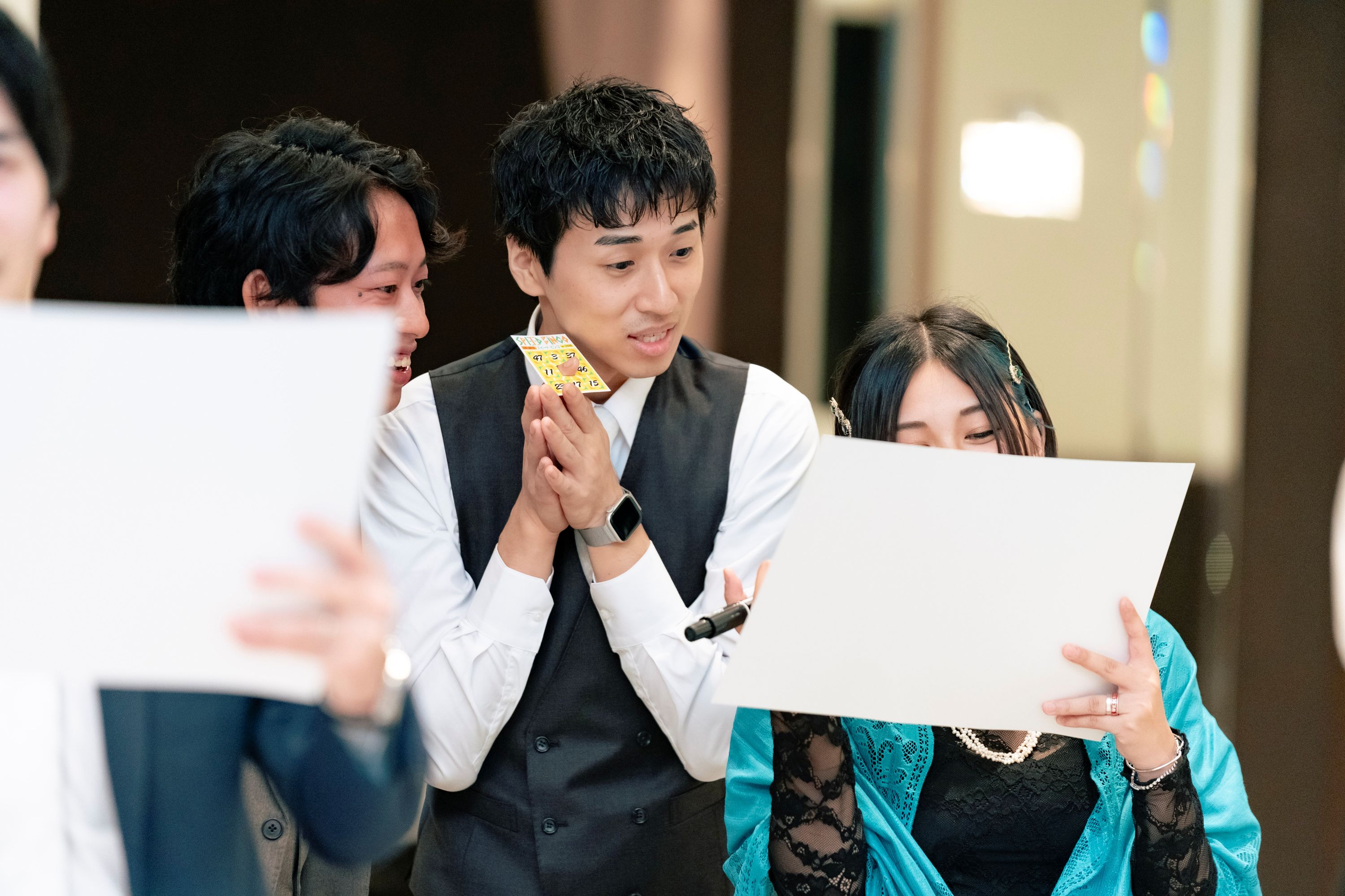 結婚式二次会で大盛り上がり！「似顔絵ゲーム」のルールをご紹介します