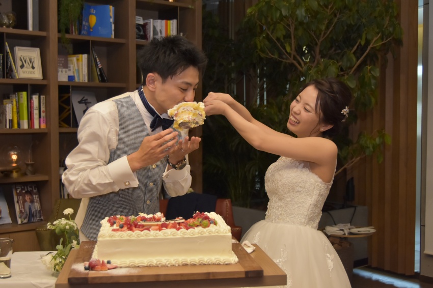 ファーストバイトの面白い演出 結婚式二次会1 5次会幹事代行 公式ブログ 結婚式二次会1 5次会 幹事代行 ヴェルニウェディング