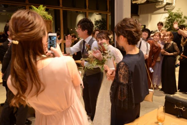 結婚式二次会をやるメリットとデメリットとは 結婚式二次会1 5次会幹事代行 公式ブログ 結婚式二次会1 5次会 幹事代行 ヴェルニウェディング